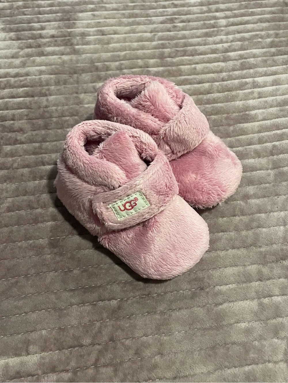 UGG Baby Pink Slippers Fleece Bootie Hook And Loop Closure US 3 Non Slip